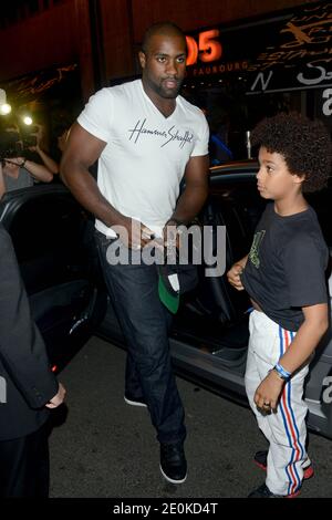 Teddy Riner arrive à la fête de l'équipe olympique française qui s'est tenue à la Cantine du Faubourg à Paris, en France, le 13 août 2012. Photo de Nicolas Briquet/ABACAPRESS.COM Banque D'Images