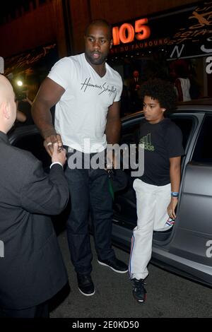 Teddy Riner arrive à la fête de l'équipe olympique française qui s'est tenue à la Cantine du Faubourg à Paris, en France, le 13 août 2012. Photo de Nicolas Briquet/ABACAPRESS.COM Banque D'Images