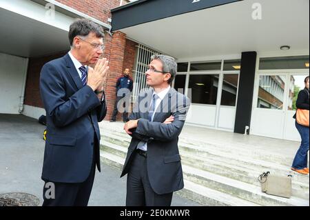 Stephane Troussel, vice-présidente du Conseil Seine-Saint-Denis, est photographiée alors que le Premier ministre visite le collège Jean Zay à Bondy, en banlieue parisienne, en France, le 30 août 2012. Photo de Mousse/ABACAPRESS.COM Banque D'Images