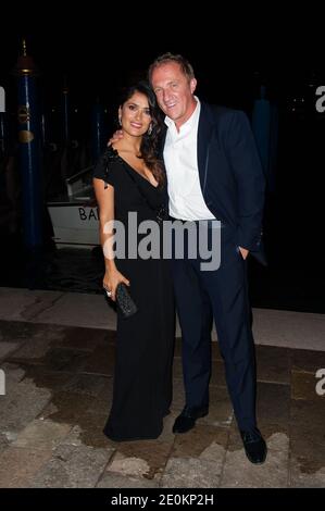 Salma Hayek et François-Henri Pinault quittent le Gucci Award for Women in Cinema, qui s'est tenu au 69e Festival international du film de Venise, et qui se revisite à leur hôtel Cipriani à Venise, en Italie, le 31 août 2012. Photo de Nicolas Genin/ABACAPRESS.COM Banque D'Images