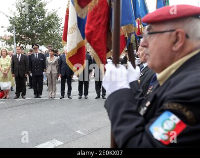 Najat Vallaud-Belkacem, ministre français des droits de la femme et porte-parole du gouvernement, accompagné du sénateur-maire de Lyon Gerard Collomb, du préfet du Rhône-Alpes Jean-François Carenco et de l'ancien ministre de la Justice Michel Mercier lors de la célébration du 68ème anniversaire de la libération de Lyon, à Lyon, le 3 septembre 2012. Photos de Vincent Dargent/ABACAPRESS.COM Banque D'Images