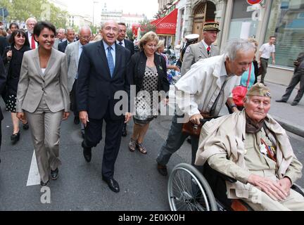 Najat Vallaud-Belkacem, ministre français des droits de la femme et porte-parole du gouvernement, accompagné du sénateur-maire de Lyon Gerard Collomb, du préfet du Rhône-Alpes Jean-François Carenco et de l'ancien ministre de la Justice Michel Mercier lors de la célébration du 68ème anniversaire de la libération de Lyon, à Lyon, le 3 septembre 2012. Photos de Vincent Dargent/ABACAPRESS.COM Banque D'Images