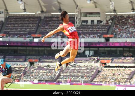 Liu Fuliang de Chine pendant la catégorie des hommes de saut long F46 aux Jeux paralympiques de Londres, jour 5, au stade olympique de Londres, Royaume-Uni, le 2 septembre 2012. Photo de Pasco/ABACAPRESS.COM Banque D'Images