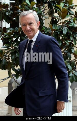 Bernard Arnault, le milliardaire français du LVMH, a demandé la citoyenneté belge suite à la menace d'une hausse d'impôts en France. Le livre belge a publié aujourd'hui le 8 septembre 2012. Photo du dossier : Groupe de luxe Bernard Arnault, PDG de LVMH, arrive à l'Hôtel Matignon avant une rencontre avec le Premier ministre français Jean-Marc Ayrault, à Paris, en France, le 05 septembre 2012. Photo de Stephane Lemouton/ABACAPRESS.COM. Banque D'Images