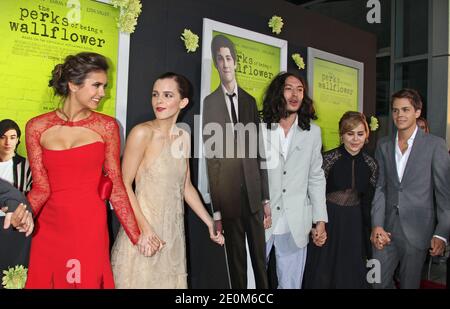 Nina Dobrev, Emma Watson, Ezra Miller, Mae Whitman, la première de Summit Entertainment pour les avantages d'être un Wallflower aux ArcLight Cinemas à Hollywood, Los Angeles, CA, USA le 10 septembre 2012. (Photo : Nina Dobrev, Emma Watson, Ezra Miller, Mae Whitman). Photo de Baxter/ABACAPRESS.COM Banque D'Images