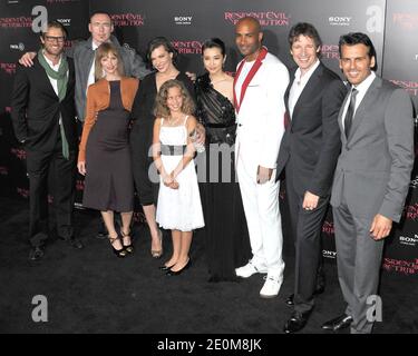 Johann Urb, Kevin Durand, Sienna Guillory, Milla Jovovich, Aryana Engineer, Li Bingbing, Boris Kodjoe, Paul W.S. Anderson et Oded Fehr assistant à la première de 'Resident Evil: Retribution', à Regal Cinemas LA. VIVRE à Los Angeles, CA, Etats-Unis le 12 septembre 2012. Photo de Tony DiMaio/ABACAPRESS.COM Banque D'Images