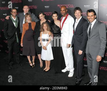 Johann Urb, Kevin Durand, Sienna Guillory, Milla Jovovich, Aryana Engineer, Li Bingbing, Boris Kodjoe, Paul W.S. Anderson et Oded Fehr assistant à la première de 'Resident Evil: Retribution', à Regal Cinemas LA. VIVRE à Los Angeles, CA, Etats-Unis le 12 septembre 2012. Photo de Tony DiMaio/ABACAPRESS.COM Banque D'Images