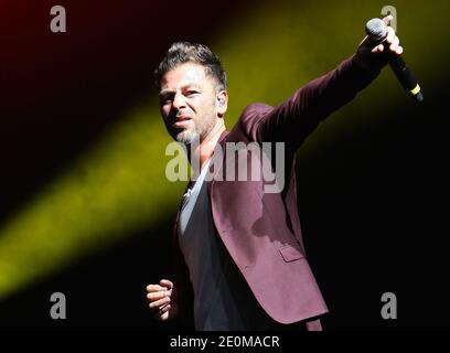 Christophe Mae se produit en direct lors des "couleurs Voix pour l'espoir" qui se tiennent à l'Olympia à Paris, France, le 15 septembre 2012. Photo de Marco Vitchi/ABACAPRESS.COM Banque D'Images