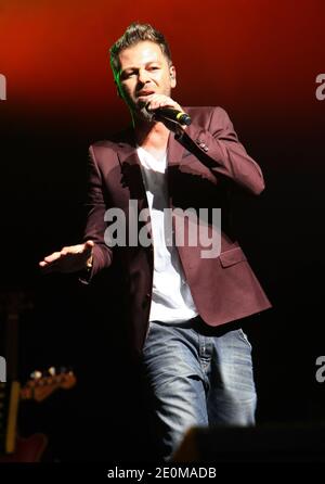 Christophe Mae se produit en direct lors des "couleurs Voix pour l'espoir" qui se tiennent à l'Olympia à Paris, France, le 15 septembre 2012. Photo de Marco Vitchi/ABACAPRESS.COM Banque D'Images