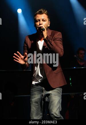 Christophe Mae se produit en direct lors des "couleurs Voix pour l'espoir" qui se tiennent à l'Olympia à Paris, France, le 15 septembre 2012. Photo de Marco Vitchi/ABACAPRESS.COM Banque D'Images