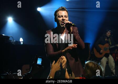 Christophe Mae se produit en direct lors des "couleurs Voix pour l'espoir" qui se tiennent à l'Olympia à Paris, France, le 15 septembre 2012. Photo de Marco Vitchi/ABACAPRESS.COM Banque D'Images