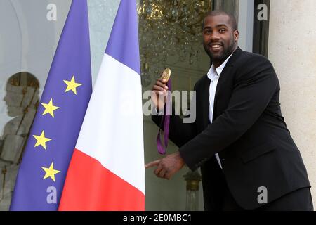 Teddy Riner, athlète de judo olympique en France, arrive pour une cérémonie avec le président français François Hollande à l'Elysée Palace à Paris, en France, le 17 septembre 2012. Photo de Stephane Lemouton/ABACAPRESS.COM. Banque D'Images