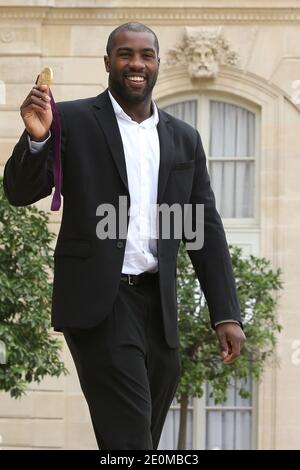 Teddy Riner, athlète de judo olympique en France, arrive pour une cérémonie avec le président français François Hollande à l'Elysée Palace à Paris, en France, le 17 septembre 2012. Photo de Stephane Lemouton/ABACAPRESS.COM. Banque D'Images