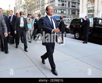 Le président français François Hollande et sa compagne Valérie Trierweiler arrivent à leur hôtel sur la Cinquième Avenue où Hollande a accueilli quelques touristes français à New York, NY, USA, le 25 septembre 2012. Photo de Dessalles-Guerin/ABACAPRESS.COM Banque D'Images