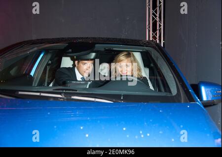 Laurent Lafitte et Julie Ferrier assistaient au lancement de la nouvelle Mercedes classe A qui s'est tenue au 'point Ephemere' à Paris, en France, le 26 septembre 2012. Photo de Nicolas Genin/ABACAPRESS.COM Banque D'Images