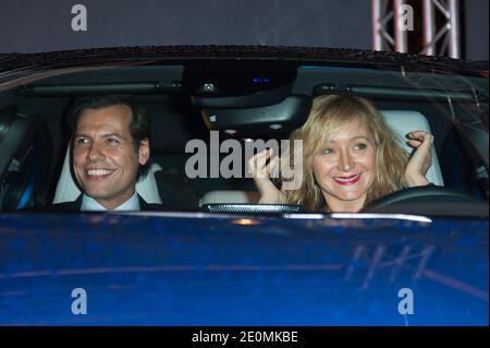 Laurent Lafitte et Julie Ferrier assistaient au lancement de la nouvelle Mercedes classe A qui s'est tenue au 'point Ephemere' à Paris, en France, le 26 septembre 2012. Photo de Nicolas Genin/ABACAPRESS.COM Banque D'Images