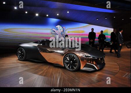 La Peugeot Onyx concept car lors du premier jour de presse du mondial de l'automobile Paris Motor Show 2012, à Paris, France, le 27 septembre 2012. Photo de Thierry Plessis/ABACAPRESS.COM Banque D'Images