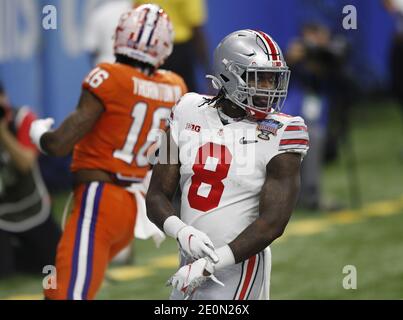 La Nouvelle-Orléans, États-Unis. 1er janvier 2021. Ohio State Buckees en arrière Trey Sermon (8) célèbre après une course de touchdown contre les Tigers Clemson pendant la première moitié du jeu sémifinal de Sugar Bowl NCAA au Mercedes-Benz Superdome à la Nouvelle-Orléans, le vendredi 1er janvier 2021. Photo par Aaron Josefczyk/UPI crédit: UPI/Alay Live News Banque D'Images