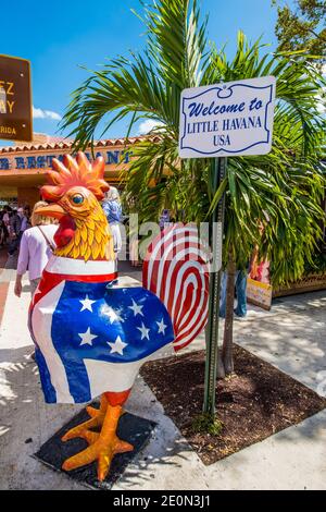 Street Scenes le long de SW 8th St dans Little Havana est le quartier cubain de Miami, Miami, Floride. Banque D'Images