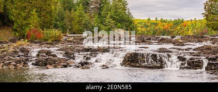 Whitefish Rapids Algonquin Highlands Comté de Haliburton Ontario Canada Banque D'Images
