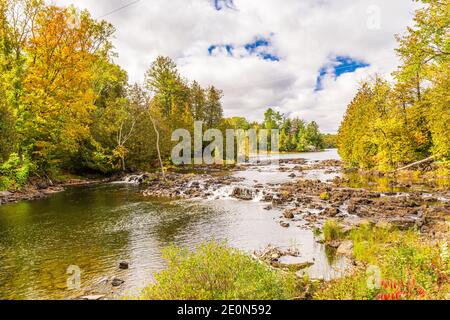 Whitefish Rapids Algonquin Highlands Comté de Haliburton Ontario Canada Banque D'Images