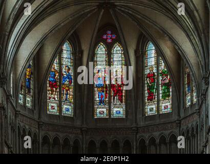 Vitraux nella Cathédrale de San Maurizio, Vienne France Banque D'Images