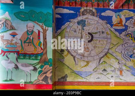 Peintures murales colorées au monastère de Hemis à Leh, Ladakh, Jammu et Cachemire Banque D'Images