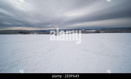 paysage d'hiver dans la forêt noire en allemagne, vue de stübenwasen 1388 m de haut. Banque D'Images