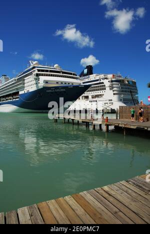 Caraïbes: Antigua: St John's: Terminal de croisière Banque D'Images