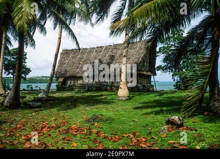 Maison de réunion traditionnelle pour hommes (fauluw). Yap, États fédérés de Micronésie.