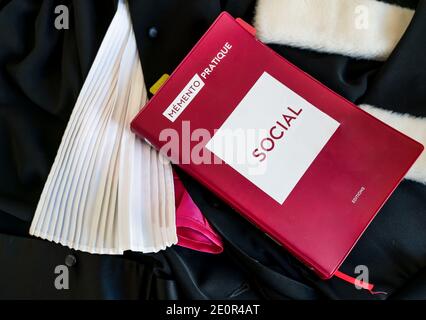 Justice, Code social, droit English - livre rouge isolé Banque D'Images