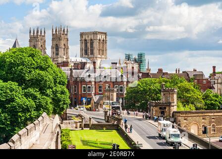 Vue depuis les murs de la ville près du pont Lendal. Banque D'Images
