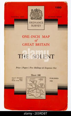 Couverture de la carte de l'enquête Ordnance 1960 du Solent, Angleterre. Septième série. 1960. Carte 180. Prix à cinq shillings et six penny. Banque D'Images