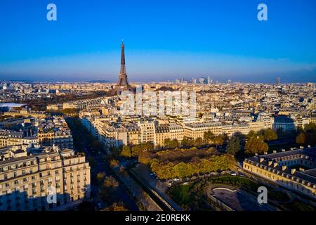 France, Paris (75), la Tour Eiffel de la place Vauban Banque D'Images