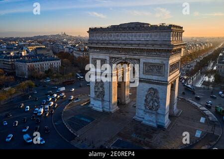 France, Paris (75), place Charles de Gaulle ou de l'Etoile, et l'Arc de Triomphe Banque D'Images