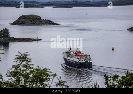 Oban, une petite ville avec un port ferryport très animé, est béni avec un superbe port naturel, une baie parfaite en fer à cheval. Banque D'Images