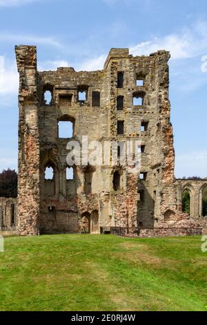 L'intérieur exposé des ruines de la Grande Tour (Hastings Tower), château d'Ashby de la Zouch, Ashby-de-la-Zouch, Leicestershire, Angleterre. Banque D'Images