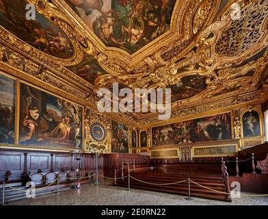 Fresques et stuc dans la salle du Sénat, Sala del Senato, Palais des Doges, Palazzo Ducale, Venise, Vénétie, Italie Banque D'Images