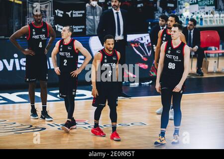 Bilbao, pays basque, ESPAGNE. 2 janvier 2021. Joueurs de Bilbao pendant le match de la semaine 18 de la Ligue ACB entre Retabet Bilbao basket et Apunsa GBC à Miribilla Bilbao Arena. Bilbao a gagné 81:80 crédit: EDU Del Fresno/ZUMA Wire/Alamy Live News Banque D'Images