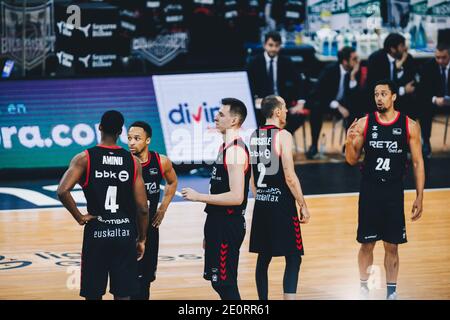 Bilbao, pays basque, ESPAGNE. 2 janvier 2021. Joueurs de Bilbao pendant le match de la semaine 18 de la Ligue ACB entre Retabet Bilbao basket et Apunsa GBC à Miribilla Bilbao Arena. Bilbao a gagné 81:80 crédit: EDU Del Fresno/ZUMA Wire/Alamy Live News Banque D'Images