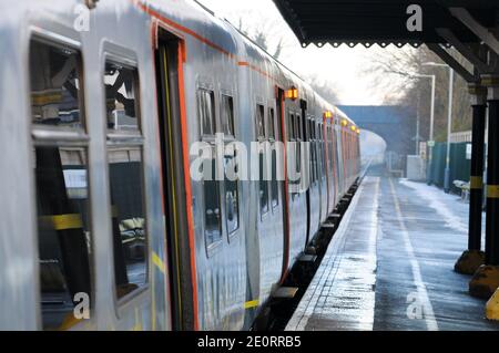 Un train Merseyrail de classe 507/508 EMU Banque D'Images