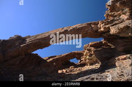 Gran Canaria, paysages le long de la route de randonnée autour de la ravive Barranco Hondo, le profond Ravine dans la partie sud de l'île, plein de grottes a Banque D'Images