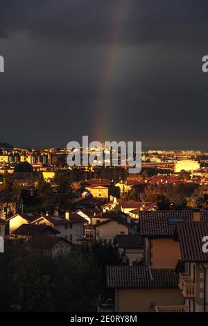 Villes d'Irun et Hondarribia Txingudi Bay au sud de la Bidassoa, Pays Basque. Banque D'Images