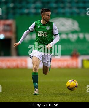 Scottish Premiership - Hibernian et Livingston Easter Road Stadium, Édimbourg, Midlothian, Royaume-Uni. 24 novembre 2020. Les Hibs accueillent Livingston dans la Premier League écossaise sur la route de Pâques, à Édimbourg. Pic montre: Le défenseur HibsÕ, Paul McGinn, apporte le terrain de balle. Crédit : Ian Jacobs/Alay Live News Banque D'Images