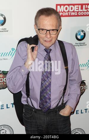 **PHOTO DU FICHIER** Larry King hospitalisé avec COVID-19. NEW YORK, NY - JANVIER 30: Larry King participe au Friars Club Roast Honoring Boomer Esiason à Waldorf Astoria le mercredi 30 janvier 2014 à New York. Crédit : Corredor99/MediaPunch Banque D'Images
