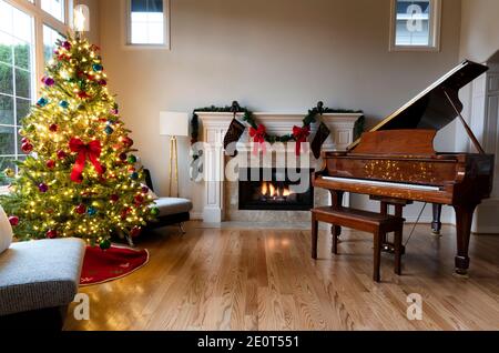 Maison salon entièrement décoré pour les fêtes de Noël ou de nouveau Année saison des fêtes Banque D'Images