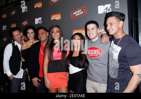 Mike Sorrentino, Jenni Farley, Ronnie Ortiz-Magro, Sammi Giancola, Deena Cortese, Vinny Guadagnino et Pauly D assistent à la première saison de la dernière saison de Jersey Shore à Bagatelle à New York, NY, USA, le 04 octobre 2012. Photo de Donna Ward/ABACAPRESS.COM Banque D'Images