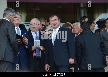 Christophe de Margerie (à gauche) et Martin Bouygues (au centre) assistent à la 91e édition de la réunion du Prix de l'Arc de Triomphe (aujourd'hui le Qatar Prix de l'Arc de Triomphe) à l'hippodrome de Longchamp, à Paris, en France, le 7 octobre 2012. Photo par Ammar Abd Rabbo/ABACAPRESS.COM Banque D'Images