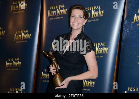 Amanda Tapping a reçu un hommage spécial pour sa carrière lors de la cérémonie d'ouverture du « Festival Jules Verne » qui s'est tenue au Grand Rex à Paris, en France, le 10 octobre 2012. Photo de Nicolas Briquet/ABACAPRESS.COM Banque D'Images