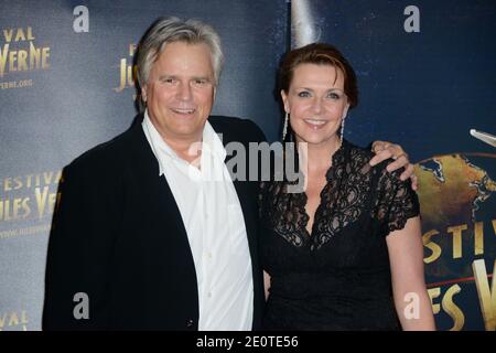 Richard Dean Anderson et Amanda Tapping assistent à la cérémonie d'ouverture du « Festival Jules Verne » qui s'est tenue au théâtre du Grand Rex à Paris, en France, le 10 octobre 2012. Photo de Nicolas Briquet/ABACAPRESS.COM Banque D'Images